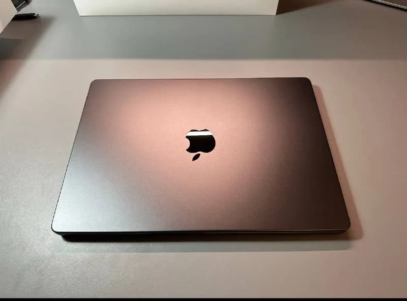 Apple MacBook Pro 14″ с чипом M5 (10-ядерный CPU / 10-ядерный GPU), 24 ГБ объединённой памяти и SSD — Батуми — 6 000 ₾