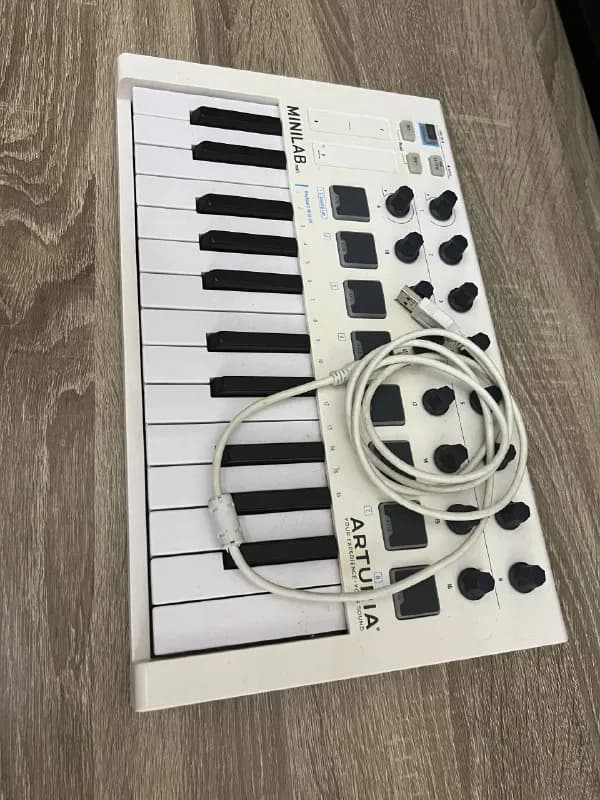 1) миди клавиатура Arturia mini lab mk2 150 лари — Тбилиси — 2 150 ₾