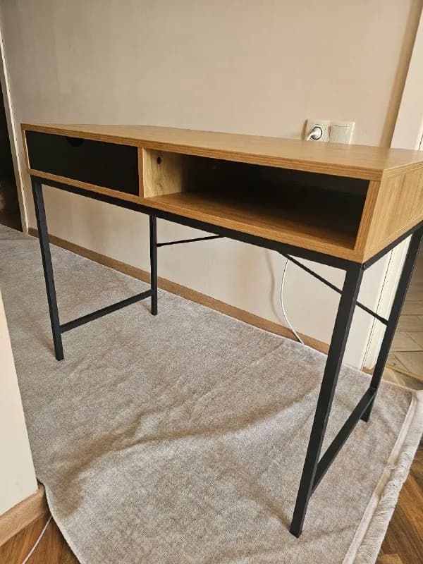 Стол jusk — Батуми — 150 ₾
