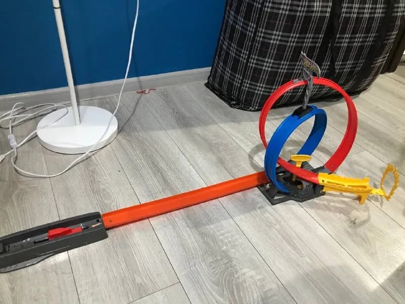 hot wheels и одну металлическую машинку 25 лари — Батуми — 25 ₾