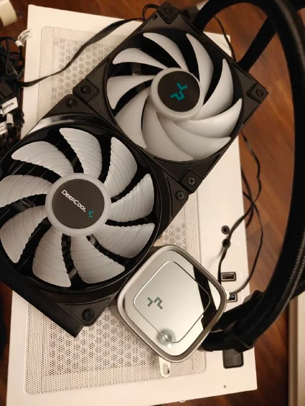 DeepCool LS520 RGB 240 mm. Отличное состояние. Работала меньше года. Крепления под intel 1700 s. 100 — Тбилиси — 100 ₾