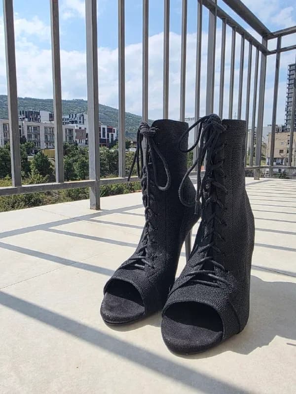 High Heels — Тбилиси — 70 ₾