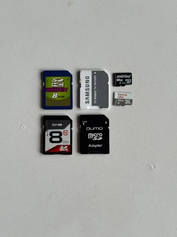 SD Apacer 8GB + SD DNS 8GB — 10 GEL — Тбилиси — 10 ₾