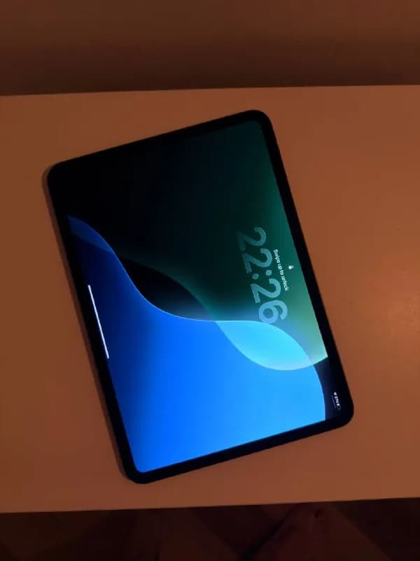 iPad pro 11 M4, 256gb, бат 100% использовал мало, без царапин как новый. 2450л. — Тбилиси