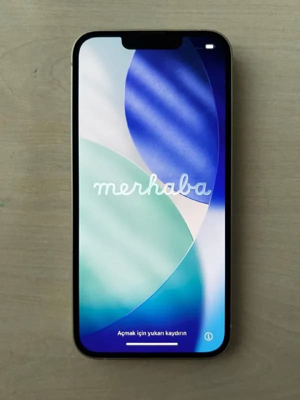 iPhone 13 на 128 гб памяти, куплен в Стамбуле в официальном магазине Apple store в октябре 2023. Ест — Стамбул