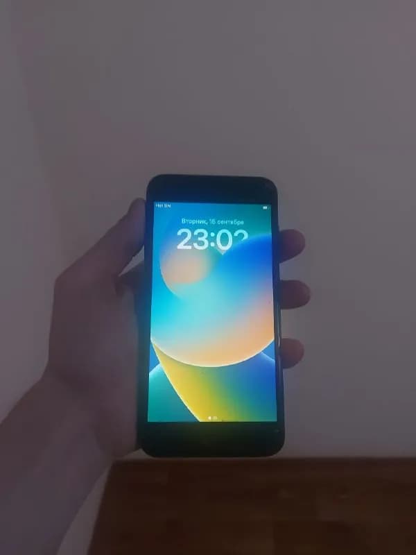 iPhone 8 Plus 64 ГБ, 68% батарея, трещина на экране — Алматы — 25 000 ₸