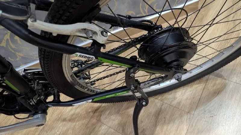 TREK 3500 18» бу 46 см колеса 26, 3×7 скоростей. — Установлен мотор на 350 ват, — батарея 14 — Тбилиси — 1 400 ₾