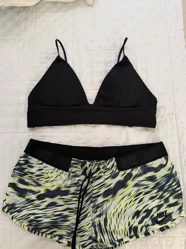 H&M. Указан размер 44 — маломерит. Это подойдет на Л. Даже мне он не сильно велик. Нееемного свободн — Тбилиси — 35 ₾
