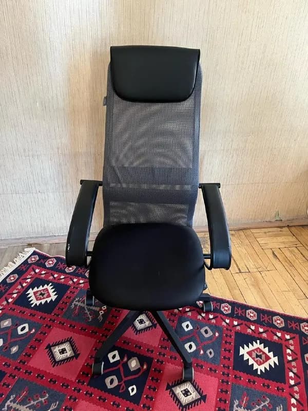 [телефон]. Пользовались полтора года и есть потертости на подлокотниках, а в остальном состояние хор — Ереван — 20 000 ֏