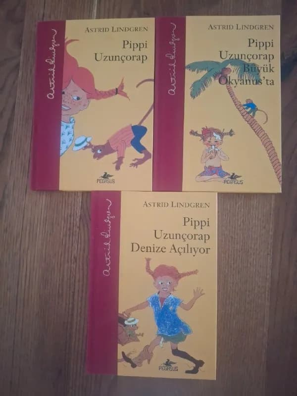 Книги «Пеппи Длинныйчулок» в отличном состоянии — Стамбул — 600 ₺