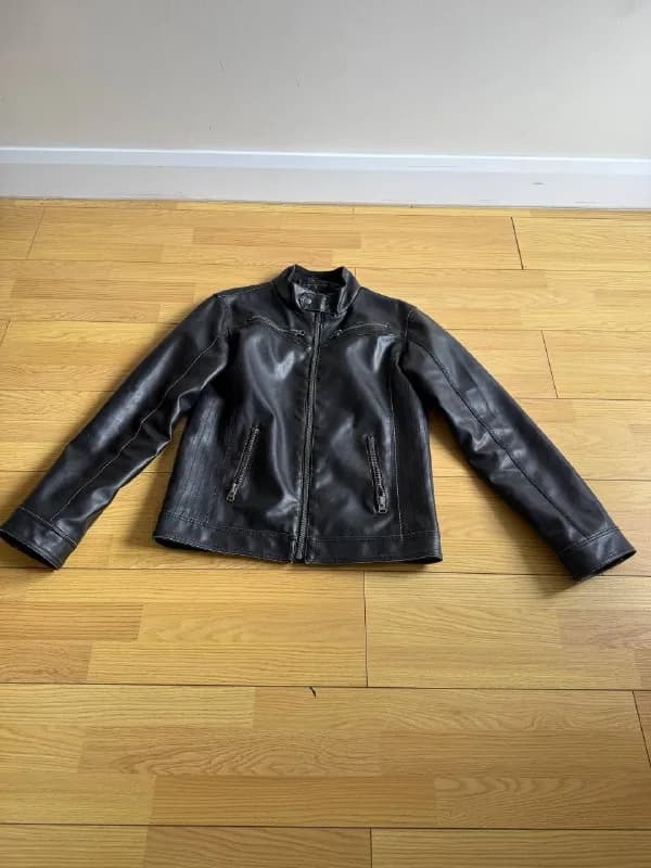 Кожаная куртка — Тбилиси — 40 ₾