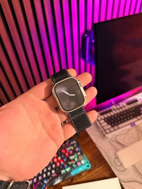 Apple watch ultra 2 titanium. В комплекте коробка, оригинальный ремешок и несколько не оригинальных. — Тбилиси — 1 300 ₾