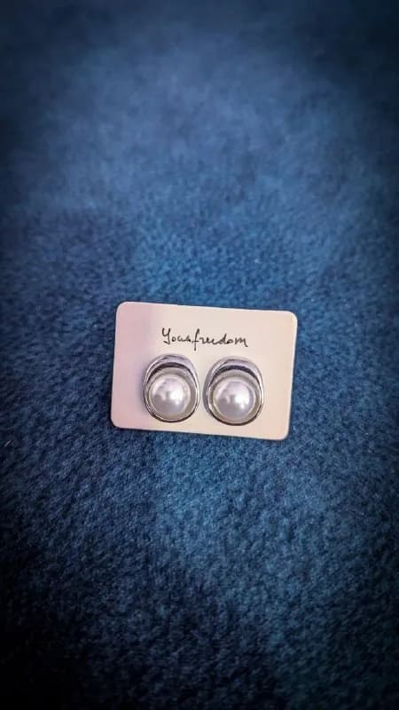 Серьги гвоздики с искусственным жемчугом — Тбилиси — 35 ₾