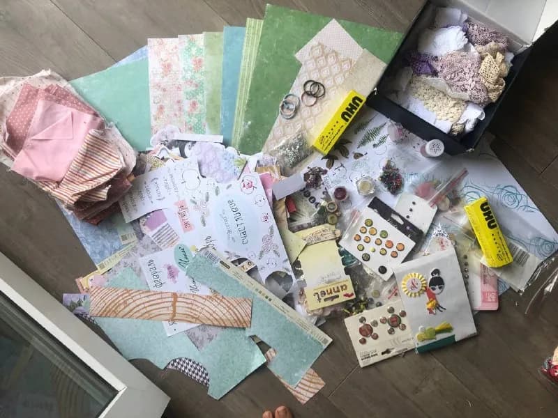 Fleur design, вырезки брассы клей, кружево и много ещё чего. На один альбом точно хватит. 60 лари. — Тбилиси — 60 ₾