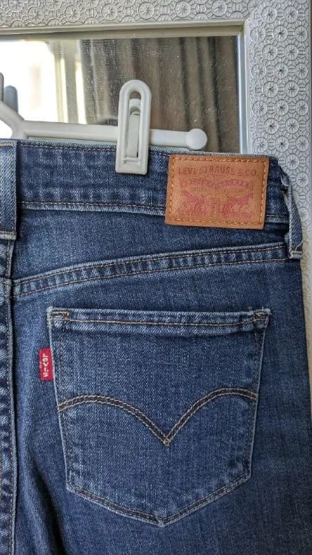 Темносиние джинсы Levi’s, размер 26 в хорошем состоянии. — Тбилиси — 40 ₾