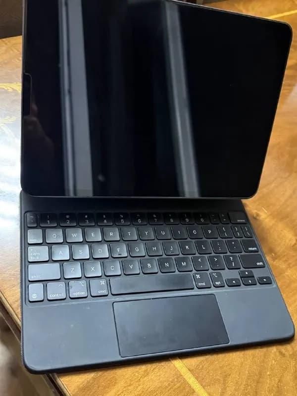 iPad Pro 11, 256 ГБ, 2 поколения с клавиатурой — Тбилиси — 1 600 ₾
