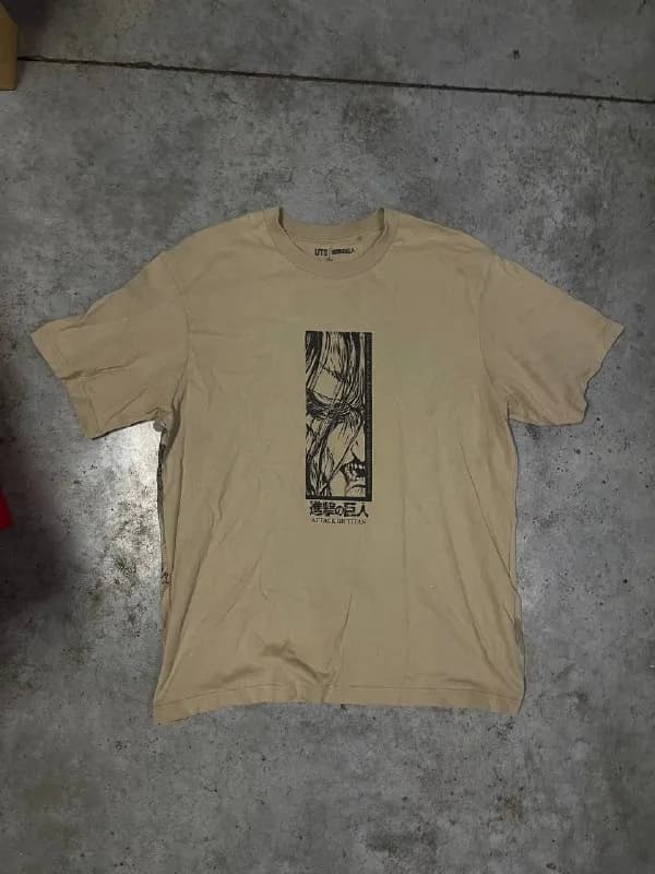 Футболка Uniqlo x Attack On Titans (Атака Титанов) — Тбилиси — 35 ₾