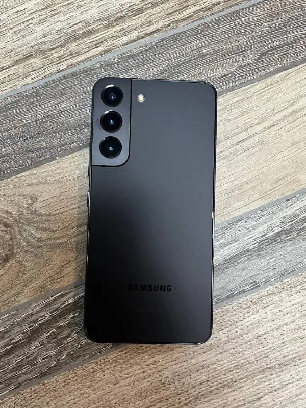 Samsung Galaxy S22 8/128GB (Phantom Black) — стильный и мощный флагман в идеальном состоянии! — Тбилиси — 600 ₾