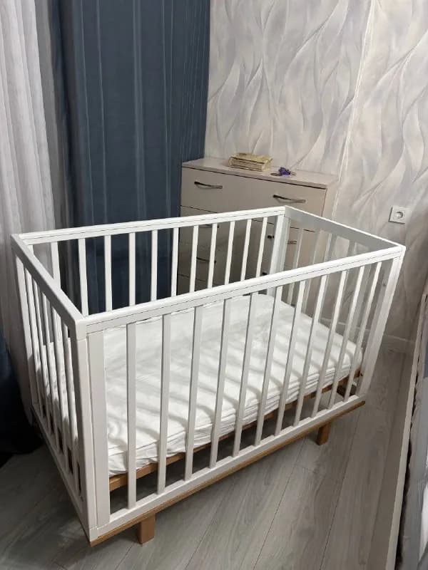 Кроватка для ребенка 0-3 года, из натуральной древесины — Батуми — 380 ₾
