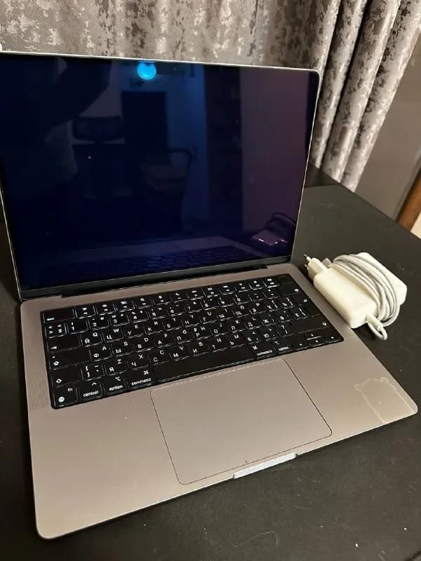 MacBook Pro 14» M1 Pro с разбитым дисплеем — — Тбилиси — 1 400 ₾