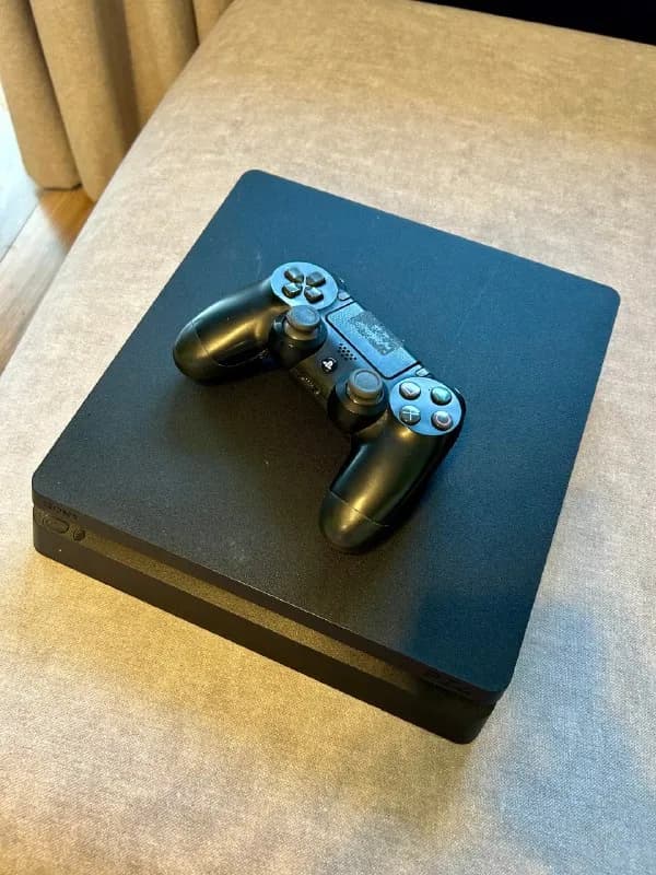 1) playstation 4 (ps4) slim 500gb. В отличном состоянии. Год назад обслужена в сервисе — почищена, з — Батуми — 360 ₾