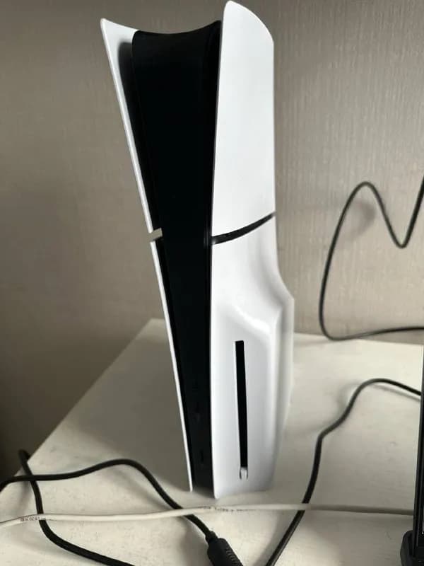 PS5 Disc edition полный комплект — Батуми — 1 800 ₾