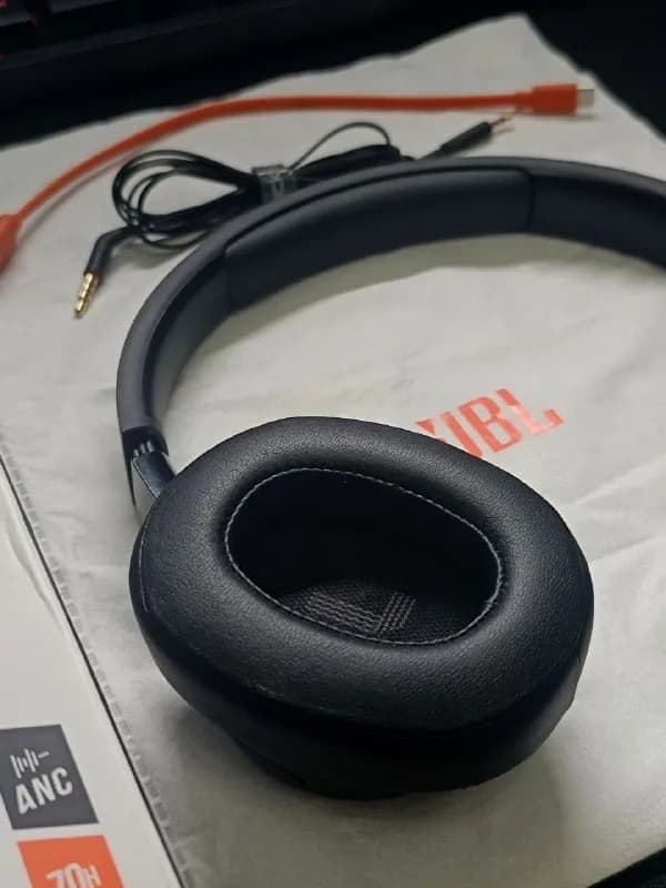 JBL Tune 770NC — Беспроводные наушники с шумоподавлением — Батуми — 190 ₾
