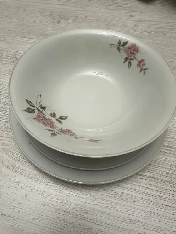 Тарелки на 12 персон — Тбилиси — 60 ₾