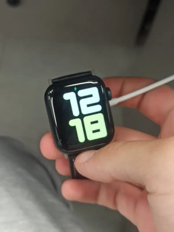 Продам apple watch SE2 аккумулятор 99% держат хорошо, есть царапины можно скрыть пленкой. В комплект — Астана