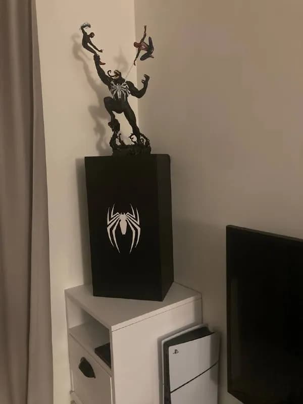 Коллекционное издание Spider-Man 2 PS5, фигурка Венома — Батуми