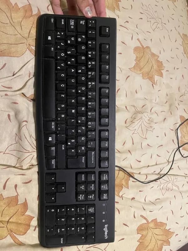 Продам проводную клавиатуру Logitech K120 (Turkish Layout) — Батуми — 15 ₾
