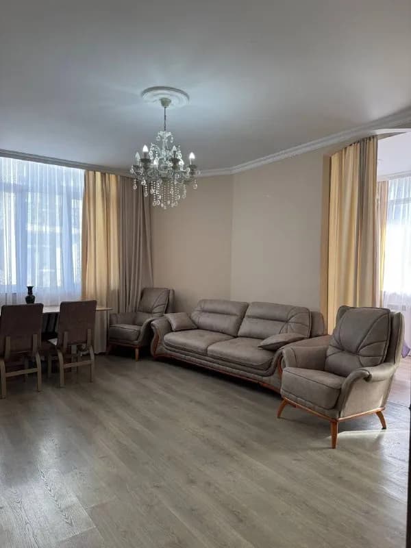 3-комнатная квартира (2 спальни) — Батуми — 500 $