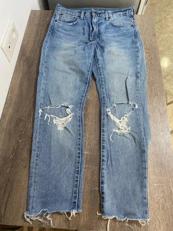 Джинсы женские Levi’s, оригинал. Плотная джинса отличного качества, размер 38 eu. Цена 65 лари. — Батуми — 65 ₾