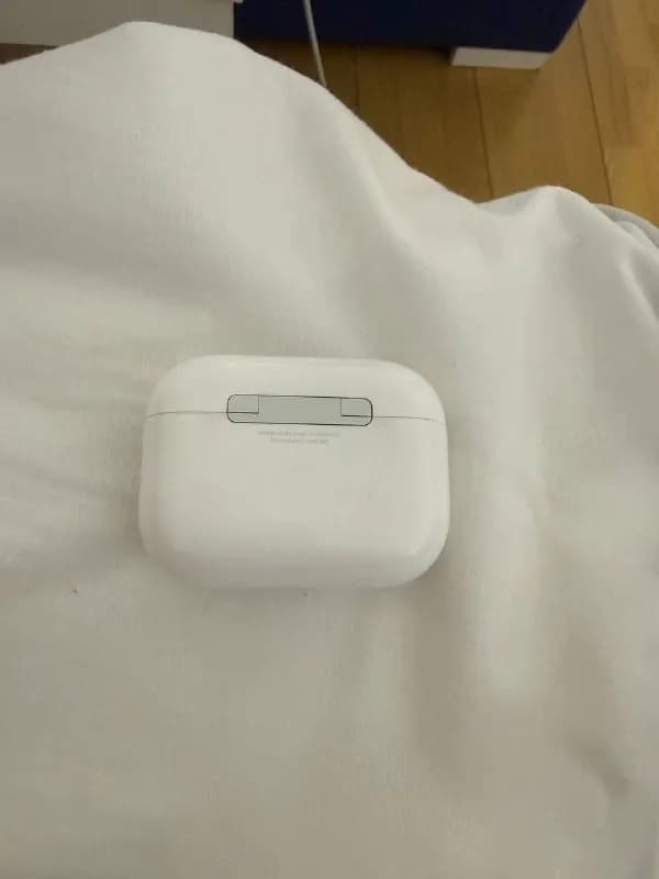 AirPods Pro 3 Оригинал. Коробка в комплекте с запасными берушами. Покупались в июне этого года. Сост — Батуми — 250 $