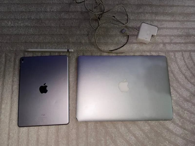 Продам MacBook 2017 air за 250 лари, не хватает кнопки Ю, есть потертости. В остальном все супер — Батуми — 250 ₾
