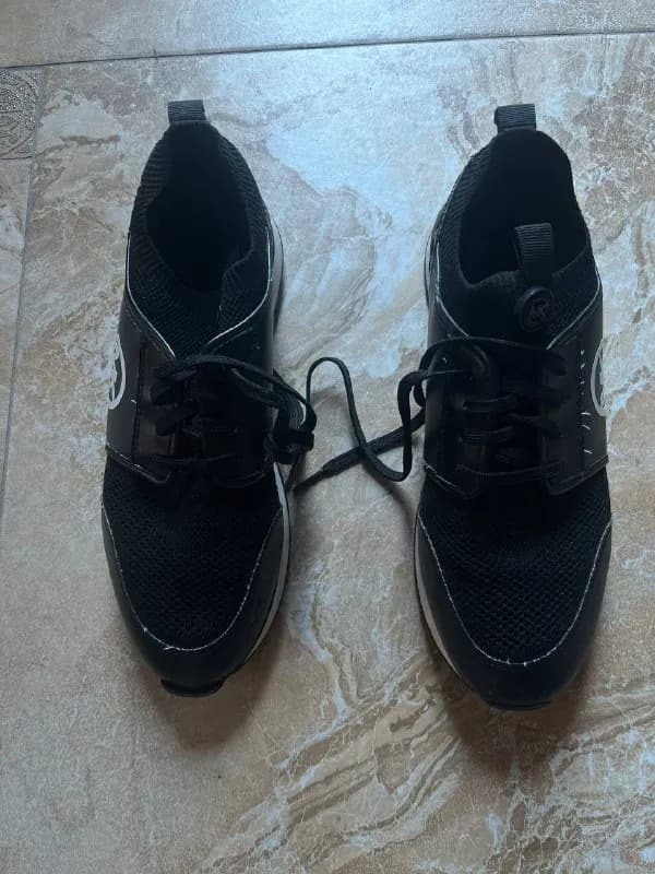 Unisex кроссовки Michael Kors, в отличном состоянии, 40-41 размер (стоит мерить), 50 лари — Тбилиси — 50 ₾