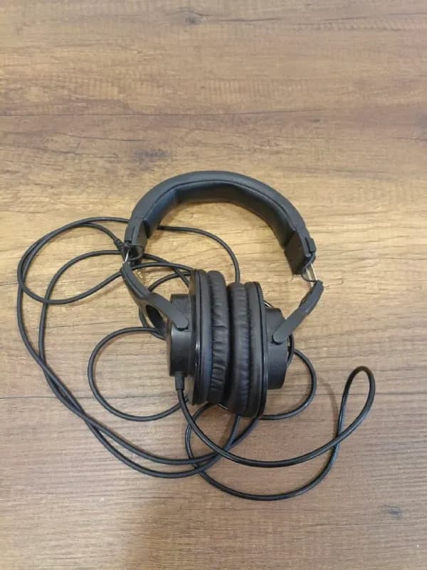 Продаются наушники Audio Technica ATH-M20x, хорошее звучание. Хорошее состояние, немного потерты амб — Батуми — 120 ₾