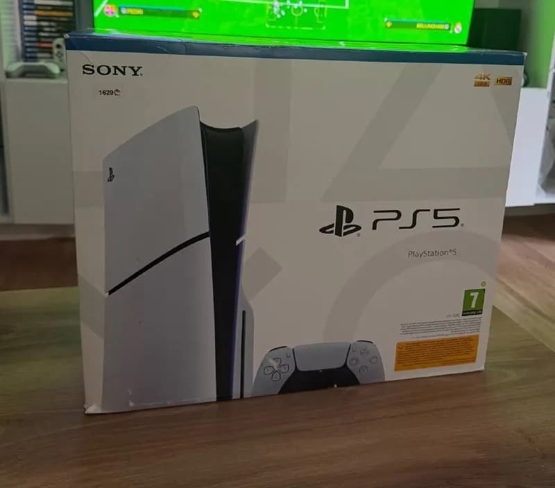 Продаю PlayStation 5 slim 1 TB дисковая версия на гарантии полный комплект идеальное состояние 1600 — Батуми — 1 600 ₾