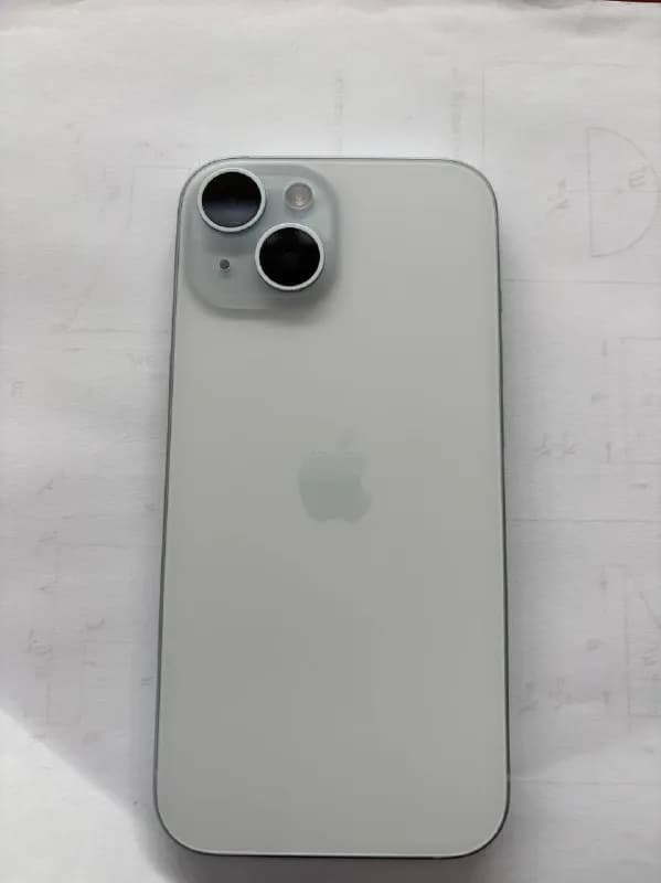Продам IPhone 15 128gb, акб 84%, состояние хорошее на фото сколы на экране — защитное стекло. По доп — Минск