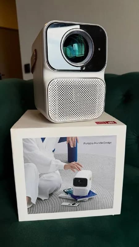 Продам проектор Wanbo T6 Max в идеальном состоянии + штатив 🎬 — Тбилиси — 500 ₾
