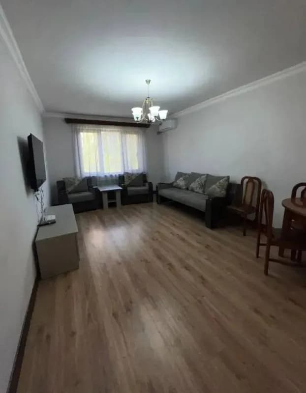 В центре сдаётся 3 комн. квартира адрес: Ерванда Кочара 19 — Ереван — 400 000 ֏