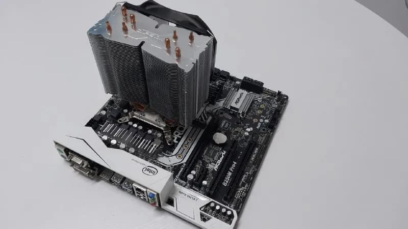 Процессор Intel Core i7-7700 OEM + мат. плата ASRock B250M Pro4 + охлаждение — Батуми — 600 ₾