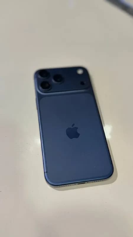 Продаю телефон phone 17 pro max — Анталия