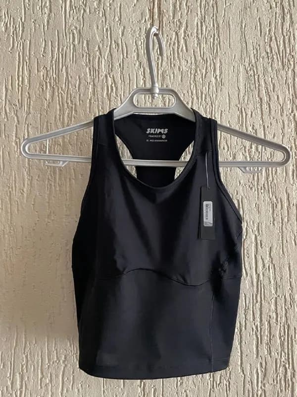 Спортивный топ Skims (xs)-30 lari — Тбилиси — 30 ₾