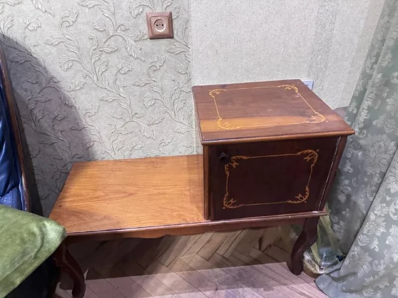 Столик для телефона — Тбилиси — 150 ₾