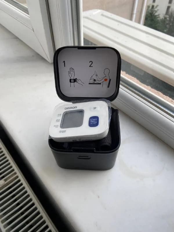 Тонометр на запястье Omron RS2 — Тбилиси — 60 ₾
