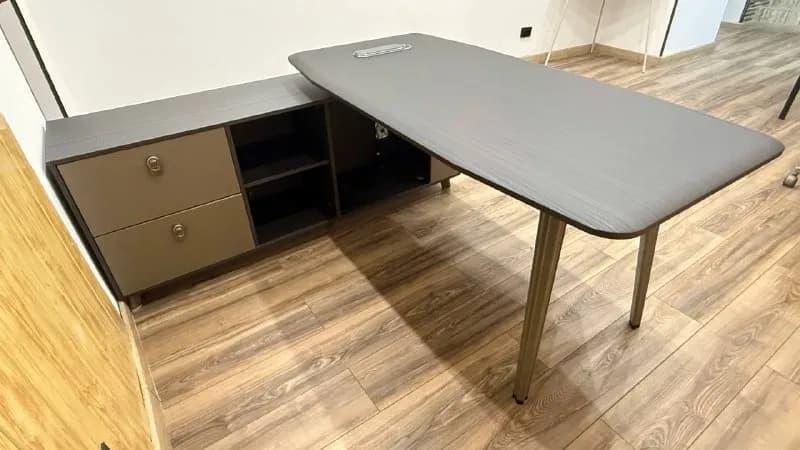 Офисный стол — Батуми — 749 ₾