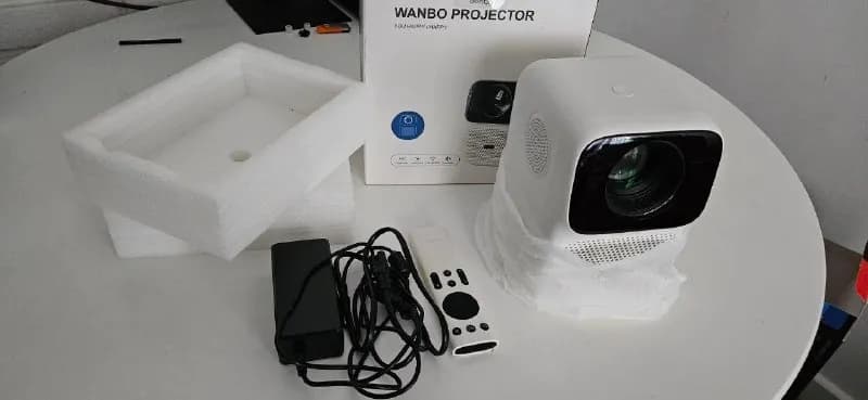 Wanbo Projector T4 — Состояние нового (10/10) — Батуми — 580 ₾