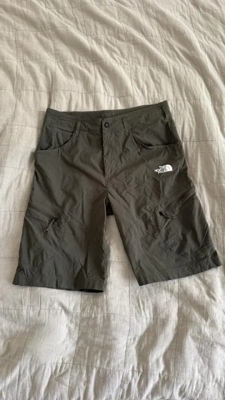 1) Шорты The North Face. Легкие. Новые, вышел в них 2 раза. Размер 32 (M). 100 лари — Тбилиси — 100 ₾