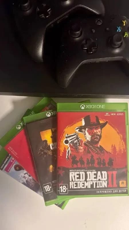 Xbox One X 1 ТБ 2 геймпада 4 игры — Батуми — 570 ₾